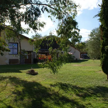Au Pichet Bed and Breakfast
