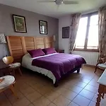 Au Pichet Bed & Breakfast