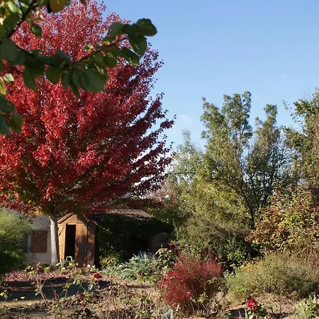 Au Pichet Bed and Breakfast 3*