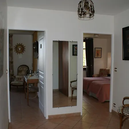Au Pichet Bed & Breakfast